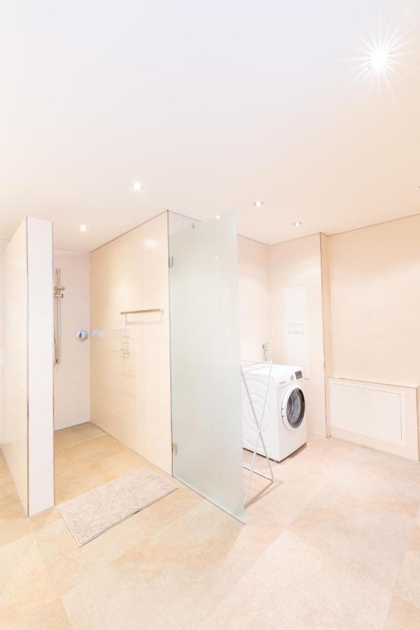 -Zentrale Wohnung-Balkon-Desingerkueche- Bielefeld Esterno foto