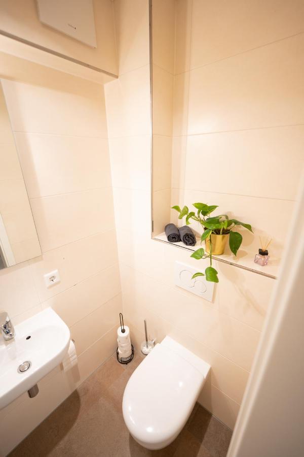 -Zentrale Wohnung-Balkon-Desingerkueche- Bielefeld Esterno foto